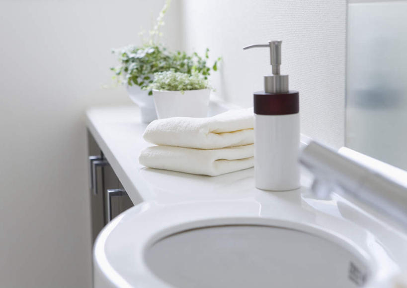 无人,家,横图,室内,白天,正面,化妆,美容,植物,别墅,窗户,家具,卫生间,洗手间,装修,建筑,欧式,一排,护肤,整齐,装饰,纺织物,盆栽,水槽,房屋,墙,屋子,公寓,盆景,折叠,豪华,建设,现代,水斗,装潢,洋房,楼房,玻璃窗,墙壁,墙面,住宅,排列,绿色,自然,化妆品,瓶子,塑料制品,毛巾,室内装潢,日用品,洗浴用品,清洁,保养,享受,休闲,塑料瓶,放松,杀菌,保健,生长,成长,洗手液,堆,保暖,样板房,明亮,一瓶,消毒,舒适,家居装潢,护肤品,化妆用品,队列,护肤用品,舒缓,房屋设计,地中海风格,古典风格,简约风格,室内设计,宽敞,透气,养颜,防水,去污,紧肤,嫩肤,样板房装潢,储水,耐磨,吸水,设计,淋浴房,洗涤,彩图,冲凉房,房子,沐浴间,沐浴室