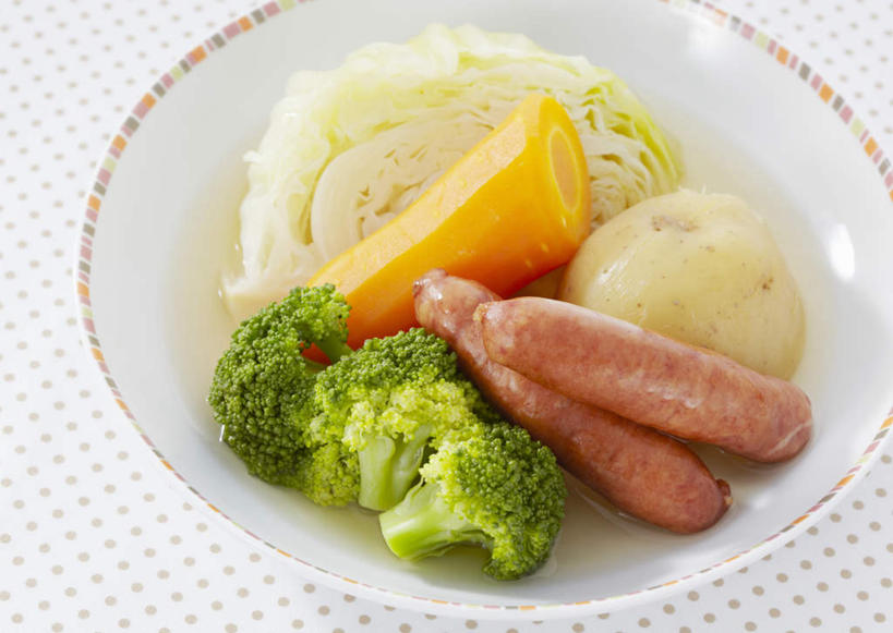 无人,餐厅,横图,俯视,室内,特写,白天,烹饪,餐桌,桌子,萝卜,胡萝卜,土豆,椰菜,卷心菜,餐具,一堆,许多,堆叠,堆积,碟子,盘,花菜,花椰菜,西兰花,肉,日本料理,料理,食品,切丝,菜肴,美食,肉类,桌布,食物,盘子,碟,日式料理,日式,摄影,佳肴,影棚,餐台,烤肠,堆,肉食,芋艿,洋芋,山药蛋,马铃薯,结球甘蓝,红萝卜,甘荀,甘兰,包心菜,彩图,高角度拍摄,影棚拍摄,拍摄,餐馆,饭店,饭馆