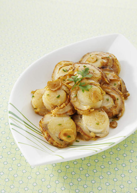 无人,餐厅,竖图,俯视,室内,特写,白天,烹饪,餐桌,桌子,餐具,一堆,许多,堆叠,堆积,装饰,叉子,刀子,碟子,盘,干贝,香料,日本料理,料理,食品,菜肴,美食,桌布,食物,白色,盘子,碟,日式料理,日式,佳肴,餐台,堆,配菜,干瑶柱,江珧柱,江瑶柱,马甲柱,蜜丁,瑶柱,玉珧柱,彩图,高角度拍摄,餐馆,饭店,饭馆