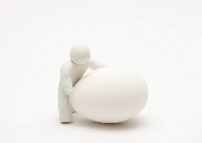 一个人,无人,站,横图,室内,特写,白天,白色背景,侧面,摆设,静物,仅一个男性,仅一个人,阴影,艺术,装饰,反射,人偶,影子,蛋,鸡蛋,文化,装饰品,仅一个年轻男性,白色,模型,装饰物,工艺品,站着,摄影,影棚,华丽,修饰,点缀,高雅,木偶,饰物,简洁,草鸡蛋,衬托,美观,雅致,雅观,卵,木偶人,木人,男人,男性,年轻男性,站立,彩图,全身,影棚拍摄,拍摄