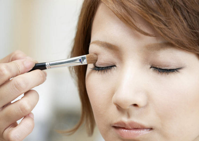 东方人,脸,头,脸颊,两个人,理发师,商店,横图,室内,特写,白天,正面,化妆,美容,亚洲,护肤,握,朦胧,模糊,拿,拿着,黄种人,商铺,顾客,化妆刷,刷子,保养,享受,休闲,放松,握着,保健,理发店,美容工具,美发店,美容店,养颜,彩妆刷,化妆工具,眉刷,市肆,商号,年轻女性,女人,女性,亚洲人,头部,脸部,脸蛋,面部,发型师,理发员,美发师,半身,彩图,店铺