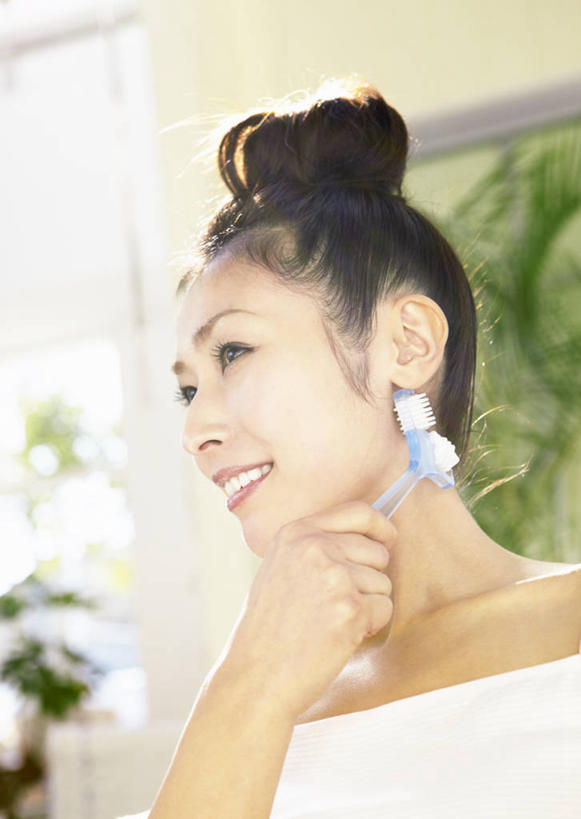 东方人,脸,头,脸颊,手,拳,一个人,站,笑,微笑,露齿笑,竖图,室内,特写,白天,正面,按摩,美容,植物,窗户,亚洲,仅一个年轻女性,仅一个女性,仅一个人,握,服装,器材,墙,注视,休闲装,黄种人,肩膀,玻璃窗,墙壁,墙面,树,树木,衣服,绿色,白色,自然,观察,看,站着,享受,休闲,健康,手部,休闲服,握着,保健,服饰,生长,成长,观看,单手,减肥,察看,关注,指压,年轻女性,女人,女性,亚洲人,头部,脸部,脸蛋,面部,拳头,站立,半身,彩图,推拿,保健器材,瘦脸按摩器