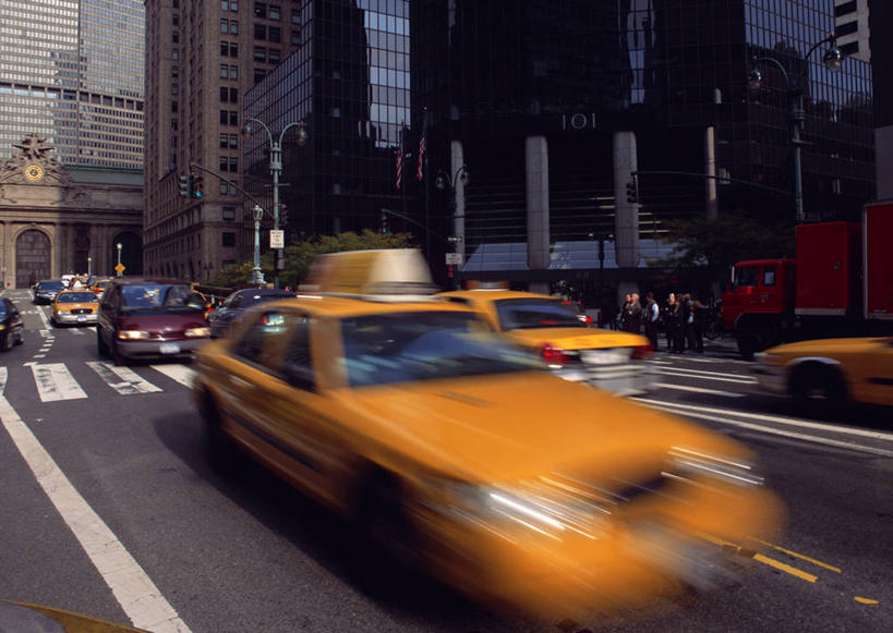 无人,高楼大厦,横图,室外,白天,正面,度假,美景,窗户,城市风光,城市,大厦,道路,建筑,路,摩天大楼,人行横道,公路,出租车,汽车,照明,阴影,朦胧,模糊,光线,影子,景观,人行道,灯光,分界线,停车线,交通,娱乐,玻璃窗,车,灯,阳光,车窗,灯具,交通工具,轿车,享受,休闲,景色,放松,车行道,车行道分界线,照亮,照明设备,载具,的士,标线,人行横道线,计程车,车行线,出租车顶灯,出租车广告顶灯,汽车顶灯,斑马线,马路,彩图,大楼,高层建筑,高楼,摩天楼