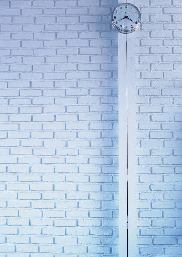 无人,竖图,室内,特写,白天,正面,建材,建筑,静物,时间,标志,材料,时钟,数字,文字,砖,砖块,字符,墙,指针,计时,标识,墙壁,墙面,挂钟,钟表,表,时针,砖头,建造,阿拉伯数字,分针,钟,石料,彩图,砌墙砖