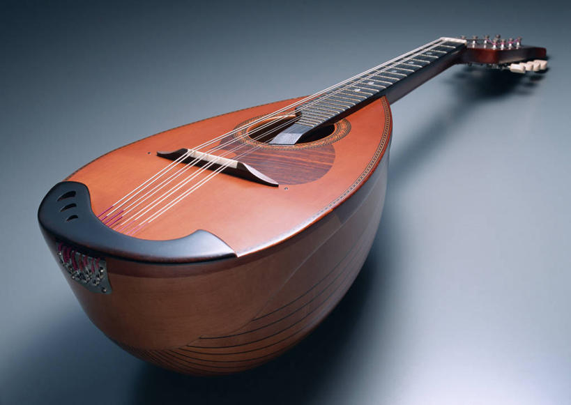 无人,横图,俯视,室内,特写,白天,静物,阴影,蓝色背景,反射,木制,影子,褐色,乐器,曼陀林,弦乐器,一个,木制品,摄影,影棚,单个,弹拨弦鸣乐器,彩图,高角度拍摄,影棚拍摄,拍摄,弹拨弦乐器