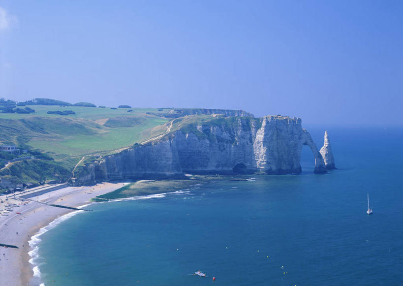 帆船,无人,码头,横图,室外,白天,正面,旅游,度假,海浪,海洋,石头,美景,沙滩,港口,船,法国,欧洲,阴影,光线,沙子,石子,影子,海岸,景观,浪花,水平线,悬崖,辽阔,海平线,沙地,娱乐,蓝色,蓝天,天空,阳光,自然,海水,交通工具,天,享受,休闲,广阔,景色,放松,晴朗,一望无际,自然风光,载具,海景,万里无云,法兰西共和国,法兰西第五共和国,绝壁,无边无际,一马平川,上诺曼底,上诺曼底大区,埃特尔塔海岸,大海,风浪,海,海水的波动,海滩,近岸浪,石块,岩石,涌浪,晴空,晴空万里,彩图,摆渡口,埠头,渡口,渡头,港湾,海港,货运码头,口岸,商港,水天相接,水天一线