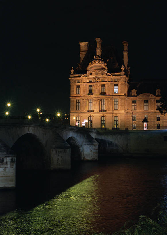 无人,博物馆,竖图,室外,夜晚,正面,旅游,度假,河流,水,标志建筑,道路,地标,建筑,路,路灯,公路,照明,法国,巴黎,欧洲,阴影,朦胧,模糊,研究,艺术,光线,影子,河水,水流,灯光,交通,卢浮宫,首都,教育,娱乐,建设,灯,享受,休闲,旅游胜地,放松,展览,照亮,照明设备,欣赏,陈列,法兰西共和国,法兰西第五共和国,罗浮宫博物馆,典藏,马路,彩图