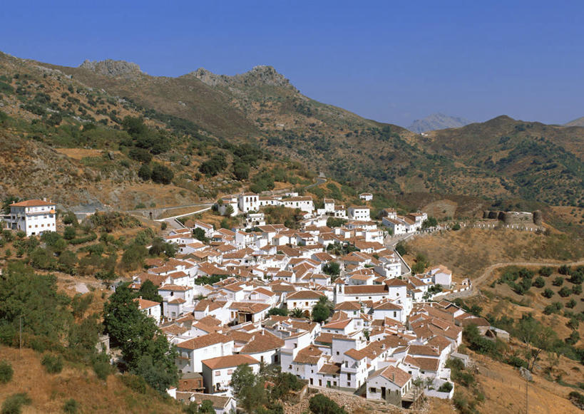 无人,家,横图,俯视,室外,白天,度假,美景,山,山脉,植物,城市风光,城市,西班牙,欧洲,阴影,光线,影子,房屋,屋子,景观,山峰,山峦,娱乐,楼房,安达卢西亚,住宅,树,树木,蓝色,绿色,蓝天,天空,阳光,自然,群山,天,享受,休闲,景色,放松,生长,晴朗,成长,南欧,安达鲁西亚,马拉加省,万里无云,马拉加,西班牙王国,安达卢西亚自治区,晴空,晴空万里,彩图,高角度拍摄,房子,高辛