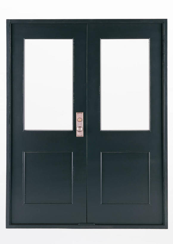 无人,竖图,室内,特写,白天,白色背景,正面,神秘,窗户,门,静物,金属制品,关闭,金属,木制,雕刻,玻璃窗,两个,黑色,把手,门把手,木制品,门框,摄影,影棚,严肃,门把,庄重,封闭,含蓄,一扇,沉静,雕镂,雕琢,镌刻,中间色,拉手,彩图,影棚拍摄,拍摄