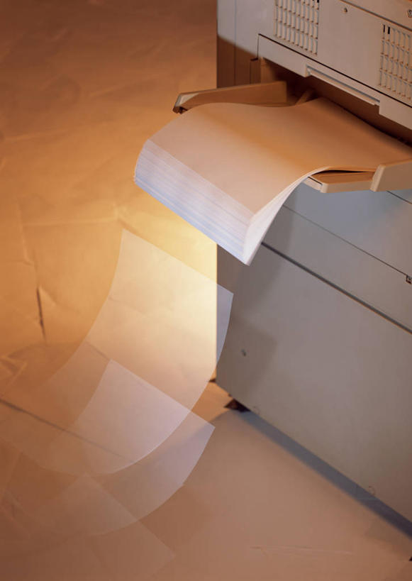 无人,竖图,俯视,室内,特写,白天,静物,阴影,朦胧,模糊,漂浮,飘扬,反射,材料,档案,文件,影子,纸,办公用品,飘落,白色,扫描仪,手稿,资料,下沉,扫描,办公设备,证明,文档,降落,输出设备,飘零,彩图,高角度拍摄