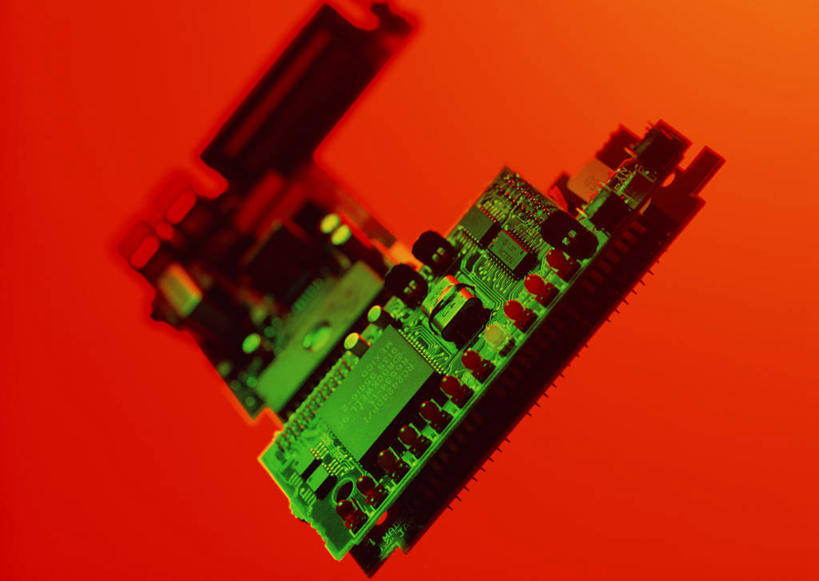 无人,横图,室内,特写,白天,正面,科技,静物,金属制品,红色背景,科学,金属,电路板,摄影,影棚,线路板,芯片,集成电路板,半导体,印刷电路板,电脑芯片,运算,储存,集成电路,PCB板铝基板,PCB电路板,超薄电路板,超薄线路板,高频板,彩图,影棚拍摄,拍摄