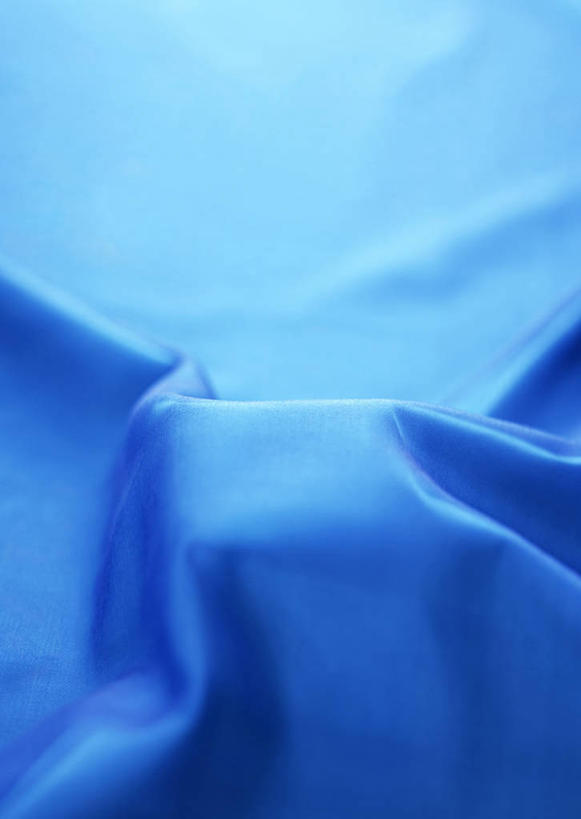 无人,竖图,室内,特写,白天,正面,静物,纺织品,阴影,褶皱,透明,反射,纹路,布,蚕丝,丝绸,纹理,影子,绸缎,织物,蓝色,布匹,肌理,理智,沉静,冷色,高深,冷淡,彩图,真丝绸
