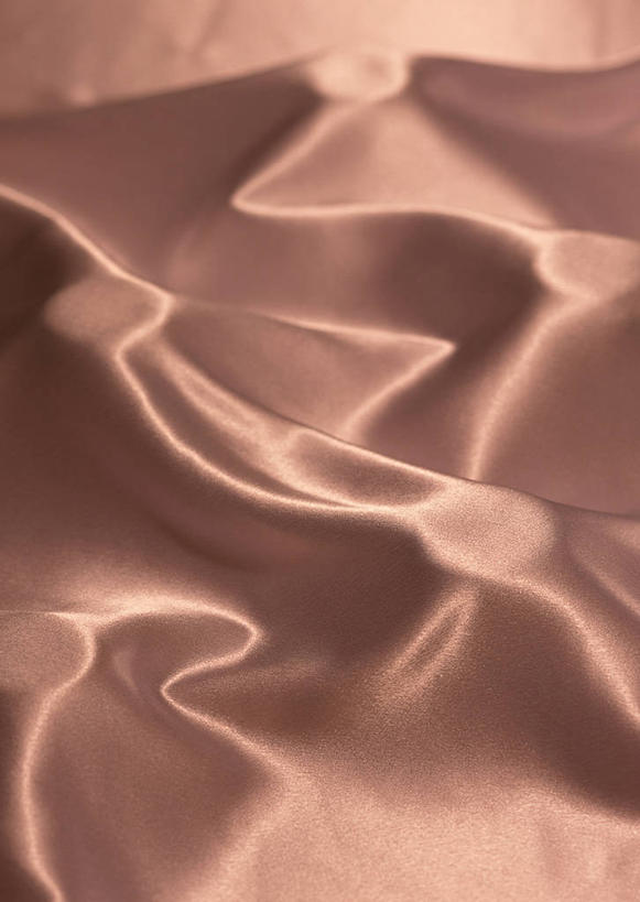 无人,竖图,室内,特写,白天,正面,静物,纺织品,阴影,丰富,褶皱,反射,纹路,布,蚕丝,丝绸,纹理,影子,褐色,绸缎,织物,成熟,布匹,肌理,谦让,随和,彩图,真丝绸