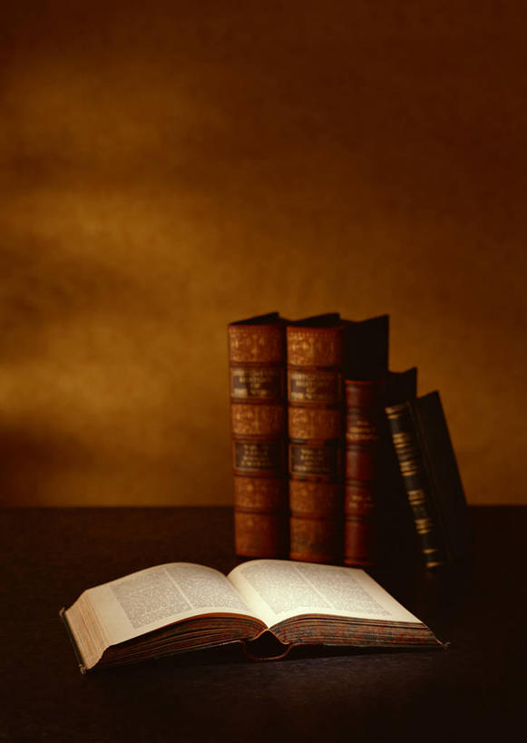 无人,竖图,俯视,室内,特写,白天,桌面,桌子,静物,书籍,阴影,反射,木制,影子,记事本,四本,本子,笔记本,木制品,活页本,便签本,活页夹,书,图书,彩图,高角度拍摄,日记本,活页夹记事本