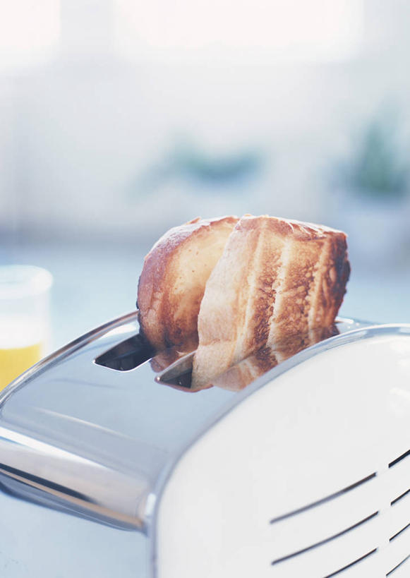 点心,面包,无人,竖图,俯视,室内,特写,白天,一片,阴影,朦胧,模糊,反射,电器,影子,食品,面点,烤面包机,吐司,饮食,食物,糕点,法式面包,家电,吐司面包,多士炉,自动面包片烤炉,面包烘烤器,烘培,彩图,高角度拍摄,烘烤,多士,听型面包