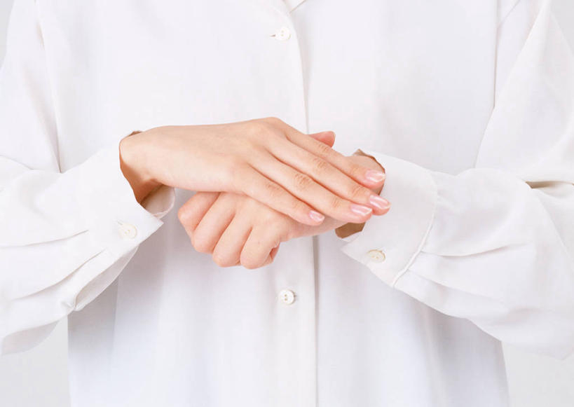 东方人,手,一个人,横图,室内,特写,白天,正面,衬衫,亚洲,双手,仅一个年轻女性,仅一个女性,仅一个人,阴影,反射,影子,黄种人,手部,搭,手语,摄影,影棚,搭着,哑语,语言,交流,年轻女性,女人,女性,亚洲人,沟通,半身,彩图,影棚拍摄,衬衣,拍摄