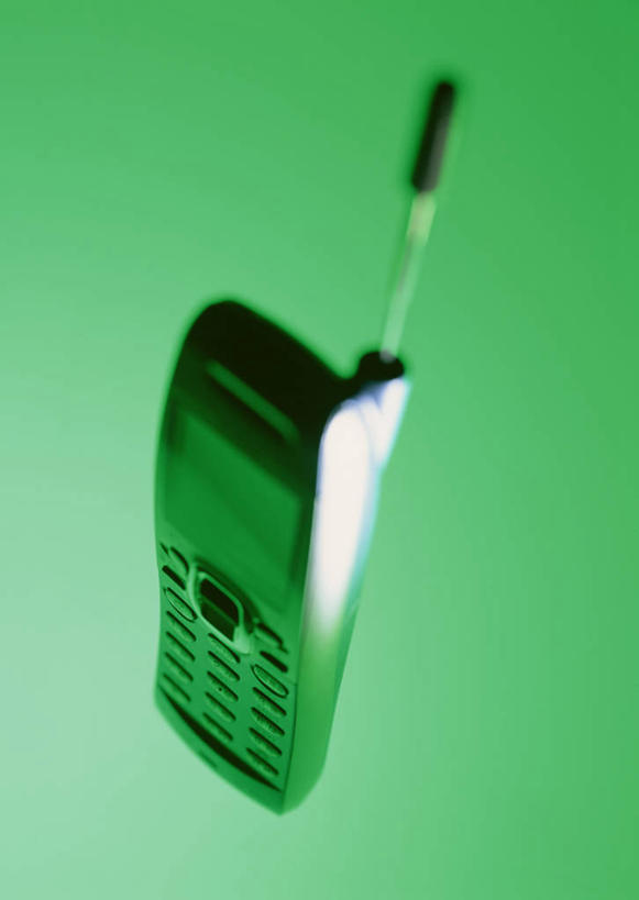 无人,打电话,竖图,俯视,室内,特写,白天,静物,电话,手机,绿色背景,阴影,反射,影子,通讯设备,腾空,摄影,影棚,一部,凌空,交流,沟通,通话,彩图,高角度拍摄,影棚拍摄,拍摄