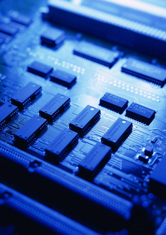 无人,竖图,俯视,室内,特写,白天,科技,静物,金属制品,阴影,朦胧,模糊,透明,反射,科学,金属,电路板,影子,蓝色,线路板,芯片,集成电路板,印刷电路板,电脑芯片,运算,储存,集成电路,理智,沉静,冷色,高深,冷淡,PCB板铝基板,PCB电路板,超薄电路板,超薄线路板,高频板,彩图,高角度拍摄