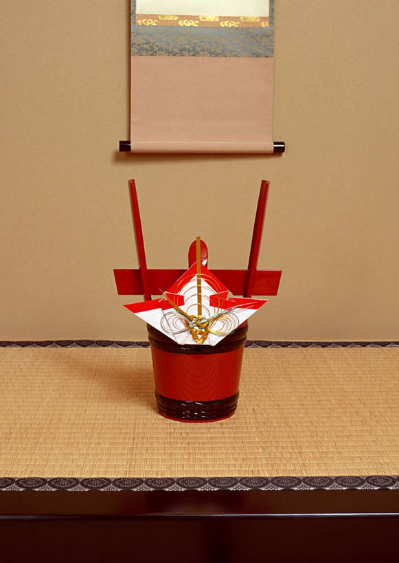 无人,竖图,室内,特写,白天,正面,静物,艺术,木桶,桶,手工艺品,墙,艺术品,塌塌米,榻榻米,文化,墙壁,墙面,一个,容器,工艺品,单个,储藏,高雅,储存,自信心,品位,花纸绳,日本水引,日本水引绣,水引绣,叠席,彩图,贮存