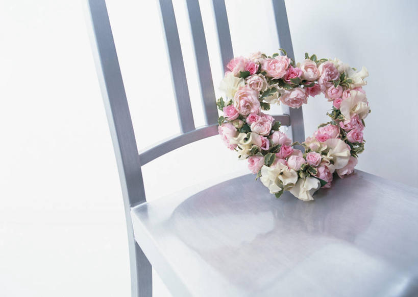 无人,横图,俯视,室内,特写,白天,白色背景,爱情,幸福,月季花,叶子,椅子,阴影,爱心,装饰,盛开,反射,花环,影子,木椅,绿叶,香豌豆,浪漫,花蕾,花,花瓣,花朵,鲜花,一个,花苞,花蕊,温暖,温馨,心形,嫩叶,恩爱,摄影,影棚,单个,希望,华丽,修饰,点缀,和睦,豌豆花,衬托,美观,雅致,雅观,腐香豌豆,花豌豆,美艳,光荣,心型,叶,叶片,月月红,月季,长春花,彩图,高角度拍摄,影棚拍摄,拍摄,融洽