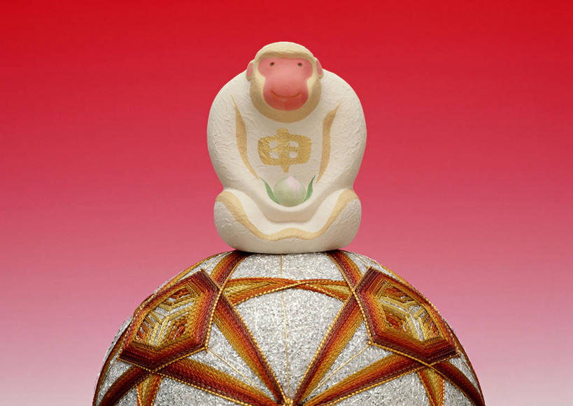 无人,横图,室内,特写,白天,正面,静物,雕塑,阴影,红色背景,辟邪,艺术,装饰,反射,雕刻,雕像,影子,文化,一个,工艺品,祈祷,健康,许愿,摄影,影棚,单个,纪念,祈求,护身符,美术,主题,陈列,功能,美学,驱邪,护符,保佑,庇佑,御守,平安,彩图,影棚拍摄,拍摄