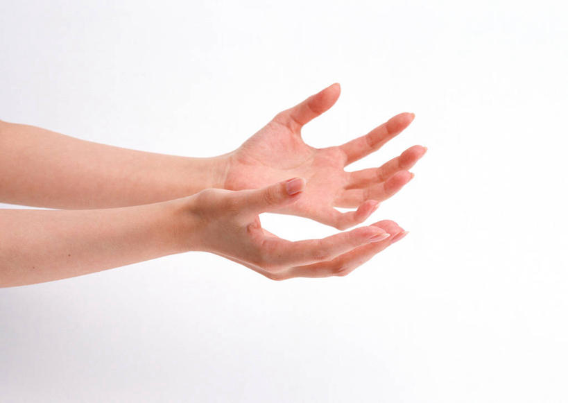 东方人,手,一个人,捧,横图,俯视,室内,特写,白天,白色背景,亚洲,双手,仅一个年轻女性,仅一个女性,仅一个人,黄种人,手部,摄影,影棚,张开五指,年轻女性,女人,女性,亚洲人,端,端着,捧着,手捧,半身,彩图,高角度拍摄,影棚拍摄,拍摄,五指张开