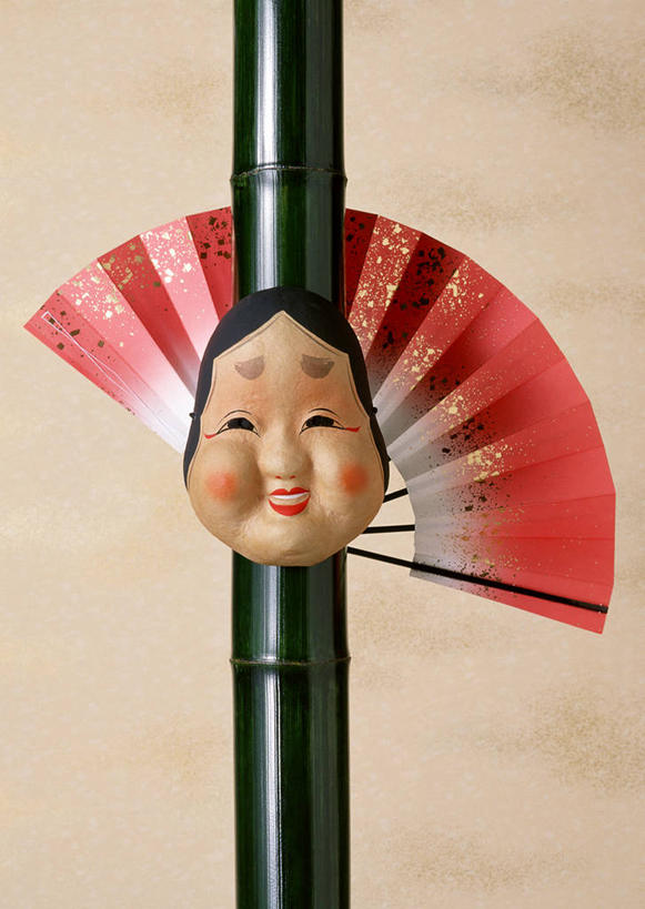 东方人,脸,头,脸颊,一个人,无人,笑,微笑,露齿笑,竖图,室内,特写,白天,正面,纯洁,竹子,静物,亚洲,仅一个女性,仅一个人,日本文化,艺术,面具,扇子,折扇,纸扇,清凉,注视,黄种人,凉爽,文化,传统,观察,看,仅一个中年女性,观看,察看,高雅,关注,撒扇,奉献,质朴,正直,担当,女人,女性,中年女性,亚洲人,头部,脸部,脸蛋,面部,竹,半身,彩图,能剧面具,能面,奋进,操守,四君子,岁寒三友,性坚,虚怀,虚心,传统文化,善群,卓尔