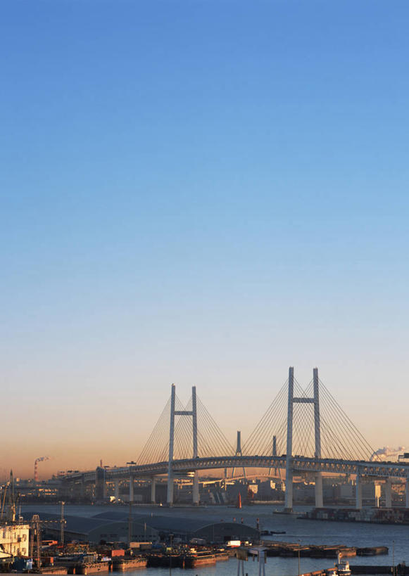 无人,家,竖图,室外,白天,正面,度假,海浪,海洋,美景,城市风光,城市,大桥,立交桥,桥梁,神奈川,日本,亚洲,阴影,光线,影子,房屋,屋子,景观,浪花,高架,公寓,斜拉桥,桥,横滨,横滨市,神奈川县,娱乐,横滨海湾大桥,洋房,楼房,住宅,蓝色,蓝天,天空,阳光,海水,天,享受,休闲,景色,放松,晴朗,海景,东亚,本州,万里无云,首府,海湾大桥,关东地方,本州岛,日本国,大海,风浪,海,海水的波动,近岸浪,涌浪,晴空,晴空万里,彩图,房子