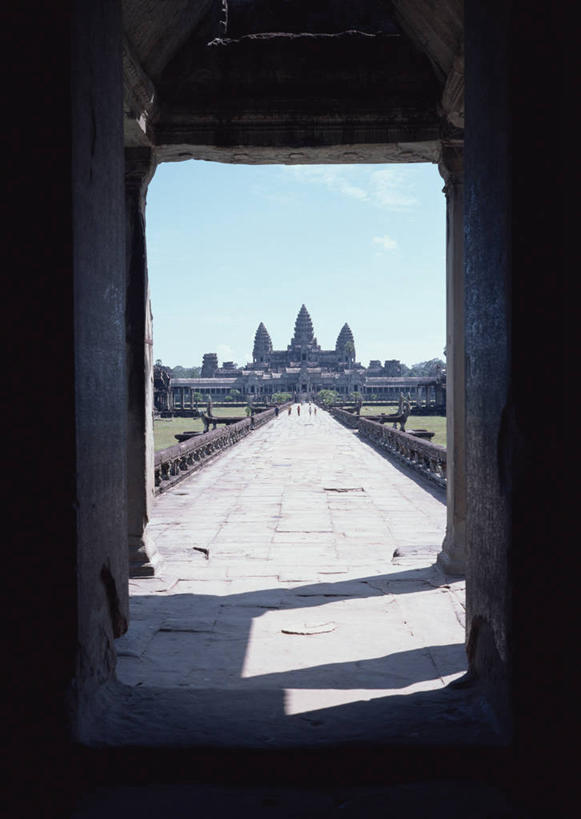 无人,寺庙,竖图,室内,白天,正面,旅游,度假,名胜古迹,标志建筑,地标,建筑,吴哥窟,柬埔寨,亚洲,阴影,节日,遗迹,光线,影子,云,云朵,建筑群,燃烧,云彩,古迹,文化,文物,娱乐,建设,古建筑,蓝色,白云,蓝天,天空,阳光,香火,庙宇,天,祈祷,享受,休闲,健康,旅游胜地,放松,许愿,宗教,信仰,晴朗,纪念,祈求,古文明,吴哥寺,高棉,柬埔寨王国,吉蔑,平安,晴空,彩图,庙,寺