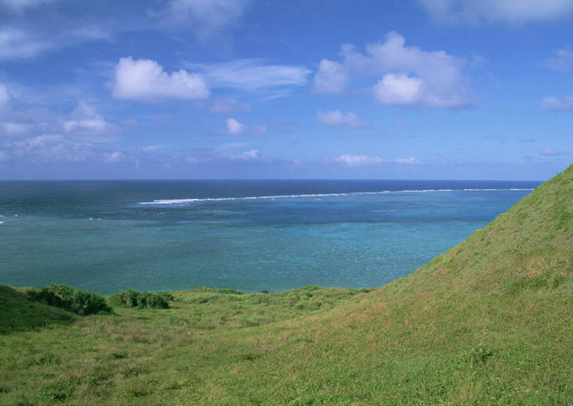 无人,横图,室外,白天,正面,旅游,度假,草地,草坪,海浪,海洋,美景,植物,日本,亚洲,景观,浪花,水平线,云,云朵,辽阔,海平线,云彩,娱乐,冲绳,草,蓝色,绿色,白云,蓝天,天空,自然,海水,天,享受,休闲,广阔,景色,放松,晴朗,一望无际,冲绳县,自然风光,海景,东亚,琉球群岛,石垣岛,日本国,九州地方,八重山群岛,石垣市,无边无际,一马平川,大海,风浪,海,海水的波动,近岸浪,涌浪,晴空,彩图,水天相接,水天一线