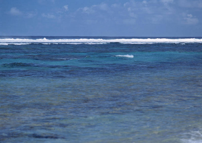 无人,横图,室外,白天,正面,旅游,度假,海浪,海洋,美景,沙滩,阴影,光线,沙子,影子,海岸,景观,浪花,水平线,云,云朵,辽阔,海平线,沙地,云彩,娱乐,蓝色,白云,蓝天,天空,阳光,自然,海水,天,享受,休闲,广阔,景色,放松,晴朗,一望无际,太平洋,自然风光,海景,北马里亚那群岛,北马里亚纳,北马里亚纳群岛,北马里亚纳群岛自由联邦,西太平洋,无边无际,一马平川,大海,风浪,海,海水的波动,海滩,近岸浪,涌浪,晴空,彩图,水天相接,水天一线