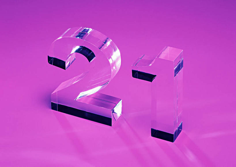 无人,横图,俯视,室内,特写,白天,静物,玻璃,阴影,粉色背景,时间,反射,二十一世纪,世纪,标志,数字,文字,影子,字符,标识,玻璃制品,两个,摄影,阿拉伯数字,影棚,彩图,高角度拍摄,影棚拍摄,拍摄,21世纪,年代,新世纪