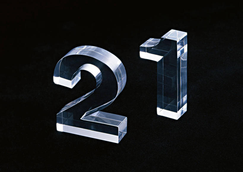 无人,横图,俯视,室内,特写,白天,桌面,桌子,静物,阴影,黑色背景,时间,反射,二十一世纪,世纪,木制,标志,数字,文字,影子,字符,标识,木制品,摄影,阿拉伯数字,影棚,彩图,高角度拍摄,影棚拍摄,拍摄,21世纪,年代,新世纪