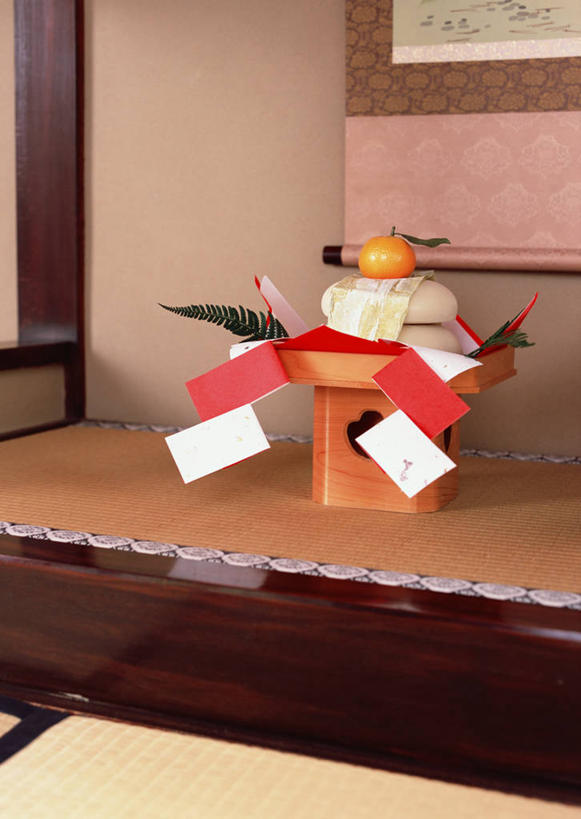 无人,竖图,室内,特写,白天,正面,桌面,桌子,水果,阴影,节日,辟邪,新鲜,反射,木制,影子,生食,食品,年糕,果实,塌塌米,榻榻米,文化,食物,木制品,祈祷,健康,许愿,有机食品,绿色食品,纪念,祈求,护身符,祭祀,镜饼,甜橙,驱邪,护符,保佑,庇佑,御守,叠席,平安,橙子,橙,彩图,鹄壳,黄橙,黄果,金橙,金环,金球,糖橙,传统文化