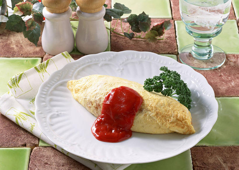 米饭,无人,横图,俯视,室内,特写,白天,烹饪,植物,桌面,桌子,芹菜,蔬菜,餐具,叶子,阴影,新鲜,反射,木制,碟子,盘,纹理,影子,炒饭,蛋,蛋包饭,调料,鸡蛋,酱料,酱汁,茄汁,佐料,日本料理,料理,食品,绿叶,饭,调味品,调味料,番茄酱,酱,菜肴,美食,食物,一个,绿色,盘子,餐巾,木制品,碟,日式料理,日式,嫩叶,佳肴,有机食品,绿色食品,荷兰芹,欧芹,香芹,单个,五谷,肌理,法香,巴西利,洋香菜,洋芫荽,法国香菜,旱芹菜,番荽,卵,保洁方巾,口布,叶,叶片,叶脉,彩图,高角度拍摄