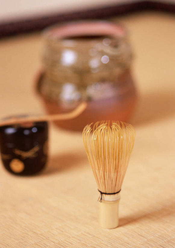 无人,竖图,室内,特写,白天,正面,幸福,茶,阴影,朦胧,模糊,反射,影子,茶道,茶叶,塌塌米,榻榻米,文化,娱乐,茶具,享受,休闲,温馨,放松,乐趣,茶筅,茶艺,环境,提神,舒适,醒脑,东亚文化,茶叶搅拌器,礼法,修行,叠席,彩图,茶文化