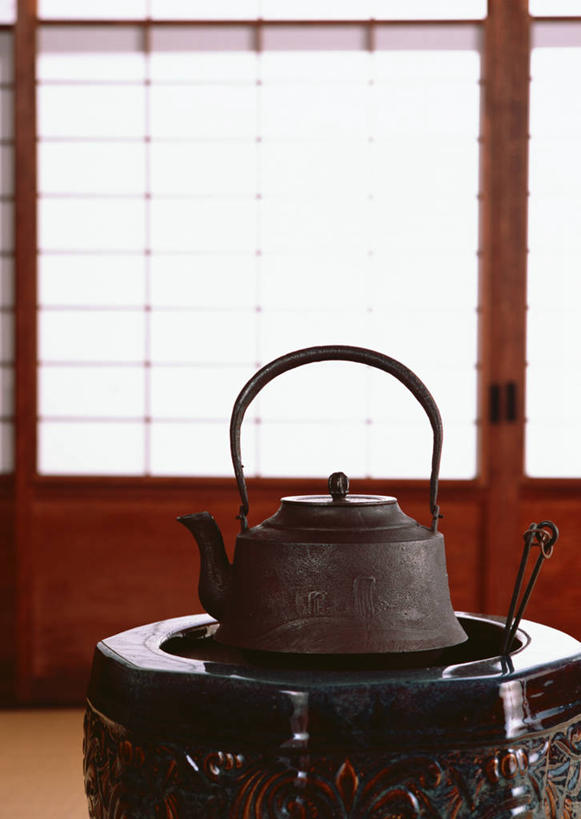 无人,家,竖图,室内,特写,白天,正面,房间,家具,门,静物,拉门,日本文化,壶,屋子,和室,古典,文化,移门,楼房,住宅,水壶,茶壶,容器,取暖,日式,储藏,储存,火盆,障子,纸门,彩图,房子,贮存,传统文化