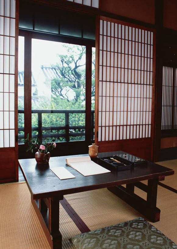 无人,家,竖图,室内,白天,正面,幸福,茶,房间,家具,门,桌面,桌子,杯子,花瓶,拉门,阴影,日本文化,反射,木制,影子,纸,陶瓷,屋子,茶叶,陶瓷制品,和室,塌塌米,榻榻米,古典,文化,娱乐,移门,楼房,住宅,蒲团,茶具,木制品,瓶子,水杯,享受,休闲,日式,温馨,放松,乐趣,提神,舒适,茶器,醒脑,宣纸,障子,纸门,叠席,蒲墩,圆座,纸寿千年,纸中之王,泾县纸,茶杯,彩图,房子,传统文化