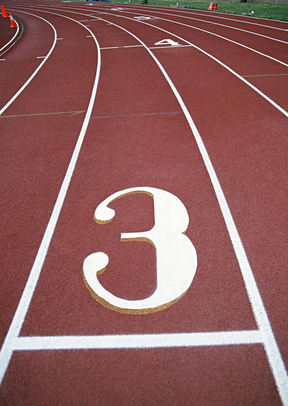 无人,体育馆,运动场,竖图,俯视,室外,白天,一排,曲折,弯曲,整齐,标志,界线,数字,文字,字符,跑道,标识,体育场,排列,白色,阿拉伯数字,蜿蜒,田径场,界限,队列,边界,塑胶跑道,运动馆,彩图,高角度拍摄,全天候田径运动跑道