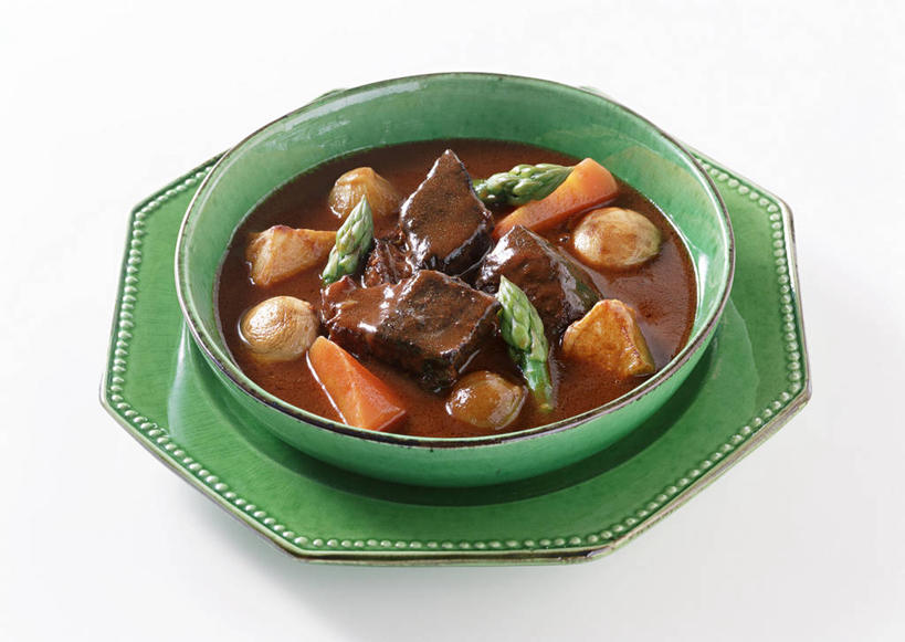 无人,横图,俯视,室内,特写,白天,白色背景,烹饪,中餐,桌面,桌子,萝卜,胡萝卜,芦笋,蔬菜,土豆,餐具,阴影,新鲜,反射,木制,碟子,盘,影子,陶瓷,菌菇,蘑菇,红烧,肉,牛肉,料理,食品,陶瓷制品,菌类,菜肴,美食,肉类,食物,一个,盘子,木制品,容器,碟,碗,中式,食用菌,摄影,佳肴,有机食品,绿色食品,影棚,单个,储藏,储存,肉食,馍馍蛋,红烧菜,猪尾巴,药鸡豆子,洋芋,石刁柏,山药蛋,蚂蚁杆,马铃薯,龙须菜,狼尾巴根,红萝卜,甘荀,彩图,高角度拍摄,影棚拍摄,拍摄,红烧牛肉,贮存