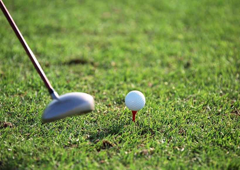 无人,横图,俯视,室外,特写,白天,锻炼,旅游,度假,运动,草地,草坪,植物,阴影,朦胧,模糊,光线,高尔夫,高尔夫球,影子,球场,娱乐,高尔夫球场,草,绿色,阳光,享受,休闲,放松,高尔夫球杆,室外运动,绿茵场,户外运动,高尔夫运动,高尔夫球具,高尔夫球运动,彩图,高角度拍摄,健身