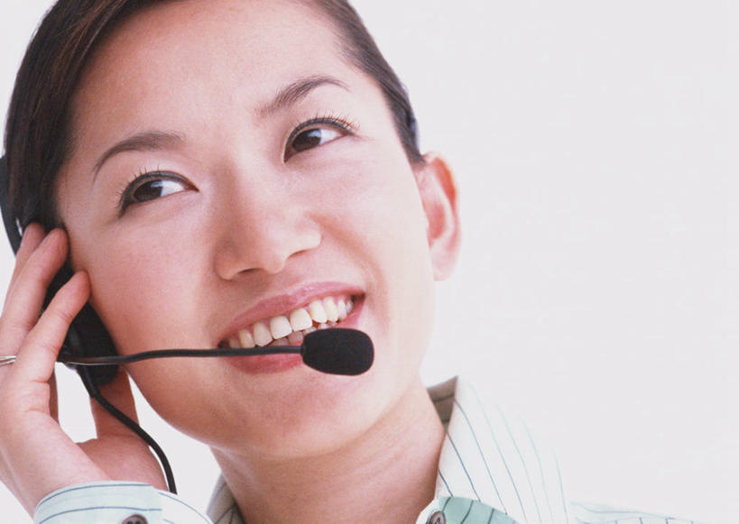 东方人,脸,头,脸颊,手,一个人,商务人士,商务女性,横图,室内,特写,白天,白色背景,正面,通讯,客服,亚洲,仅一个年轻女性,仅一个女性,仅一个人,握,阴影,套装,反射,信息,影子,话务员,注视,黄种人,肩膀,耳机,耳麦,话筒,观察,看,手部,服务,握着,通信,摄影,影棚,观看,单手,协调,察看,麦克风,头戴式耳麦,关注,销售,商务装,工薪阶层,客服人员,电话销售,接待员,客户服务,年轻女性,女人,女性,亚洲人,头部,脸部,脸蛋,面部,白领,接线员,上班族,半身,彩图,影棚拍摄,拍摄,头戴式耳机