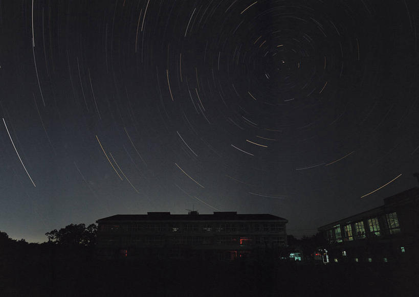 无人,横图,室外,夜晚,长时间曝光,仰视,旅游,度假,探险,神秘,宇宙,美景,树林,星空,植物,夜景,科学,太空,星球,景观,星云,背光,娱乐,树,树木,绿色,自然,享受,休闲,景色,放松,探索,北极星,星系,星座,生长,成长,发现,天体,自然风光,逆光,曝光,星体,天文学,外太空,仙后座,星夜,夜空,彩图,低角度拍摄,北辰,勾陈一,小熊座α星,紫微垣