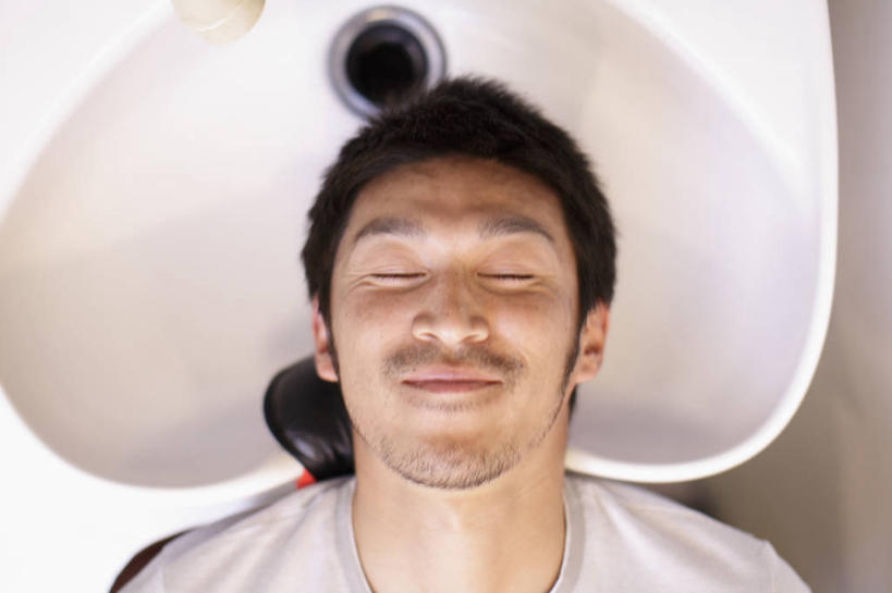 东方人,脸,头,脸颊,一个人,商店,躺,闭眼,横图,俯视,室内,特写,白天,亚洲,仅一个男性,仅一个人,水槽,围兜,黄种人,商铺,水斗,肩膀,仅一个年轻男性,理发店,美发店,美容店,理发围布,市肆,商号,剪发围布,理发围兜,围布,卧着,男人,男性,年轻男性,亚洲人,头部,脸部,脸蛋,面部,闭眼睛,闭着眼,闭着眼睛,躺着,卧,半身,彩图,高角度拍摄,店铺