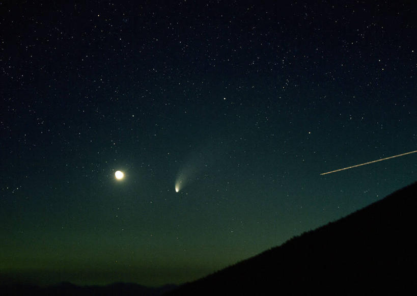 无人,横图,室外,夜晚,正面,神秘,极光,流星,美景,山,山脉,星空,夜景,景观,山峰,山峦,背光,辉煌,浪漫,美丽,文化,群山,祈祷,灿烂,景色,许愿,海尔波普彗星,彗星,气象,华丽,祈求,天体,美好,天文,神奇,逆光,天文学,绚烂,光耀,极光带,极光弧,极光幔,极光芒,极光片,扫把星,扫帚星,流星雨,星夜,夜空,彩图,海尔.波普彗星