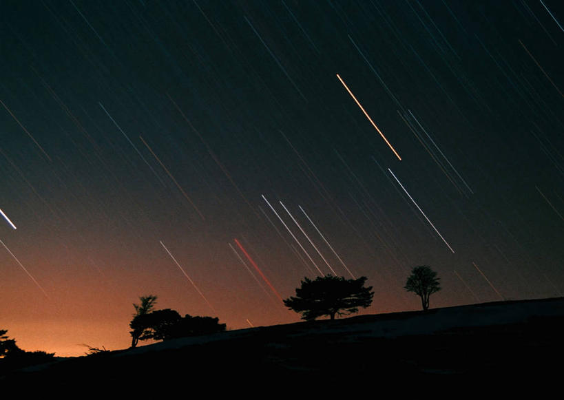 无人,横图,室外,夜晚,仰视,神秘,极光,流星,美景,森林,山,山脉,树林,星空,植物,夜景,景观,山峰,山峦,背光,辉煌,浪漫,美丽,文化,树,树木,绿色,自然,群山,祈祷,灿烂,景色,许愿,生长,成长,气象,华丽,祈求,天体,美好,天文,神奇,逆光,天文学,绚烂,光耀,极光带,极光弧,极光幔,极光芒,极光片,流星雨,星夜,夜空,彩图,低角度拍摄,猎户座流星雨