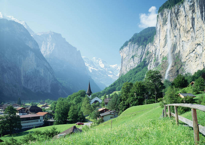 无人,家,栏杆,横图,室外,白天,正面,旅游,度假,草地,草坪,美景,山,山脉,树林,植物,瑞士,欧洲,栅栏,房屋,屋子,景观,篱笆,山峰,云,云朵,围栏,山峦,首都,云彩,娱乐,护栏,楼房,伯尔尼,住宅,草,树,树木,蓝色,绿色,白云,蓝天,天空,自然,群山,天,享受,休闲,景色,放松,生长,晴朗,成长,自然风光,中欧,瑞士联邦,伯尔尼州,少女峰,因特拉肯,劳特布龙嫩,晴空,彩图,房子