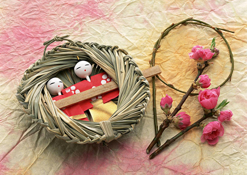 无人,横图,俯视,室内,特写,白天,游戏,植物,桌面,桌子,玩具,节日,庆祝,日本文化,盛开,木制,人偶,梅花,枝条,玩,花蕾,文化,娱乐,花,花瓣,花朵,鲜花,树,树木,树枝,两个,木制品,花苞,花蕊,庆典,休闲,益智,活动,纪念,高雅,坚强,发泄,消遣,智力,宣泄,女儿节,虬枝,枝杈,梅,玩耍,嬉戏,彩图,高角度拍摄,雏祭,上巳,雏人偶