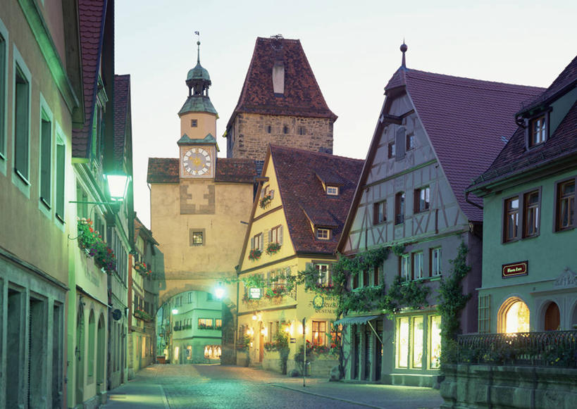 无人,家,横图,室外,白天,正面,度假,美景,城市风光,城市,建筑,路灯,照明,德国,欧洲,阴影,光线,瓦片,影子,房屋,屋顶,屋子,景观,公寓,灯光,顶棚,瓦,娱乐,洋房,楼房,住宅,灯,享受,休闲,景色,放松,建造,照亮,照明设备,西欧,屋瓦,德意志联邦共和国,巴伐利亚,巴伐利亚州,拜恩州,拜恩自由州,罗滕堡,彩图,房子