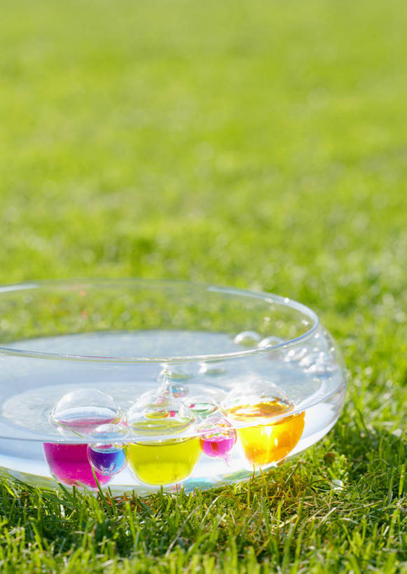 无人,竖图,彩色,室外,特写,白天,正面,草地,草坪,水,植物,玻璃,阴影,光线,图形,液体,影子,水滴,几何,干净,水盆,洗脚,玻璃制品,草,一个,绿色,阳光,容器,清洁,享受,健康,球体,放松,保健,足浴,单个,储藏,五颜六色,色彩斑斓,卫生,储存,数学,五彩缤纷,五彩斑斓,五光十色,清洗,彩图,几何图形,立体几何,立体图形,贮存